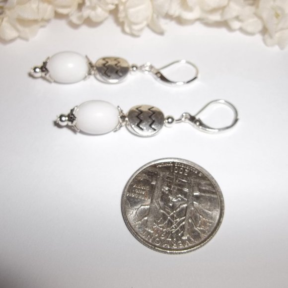 White & Silver Beaded Dangle Earring Handmade 4166 - Picture 5 of 8